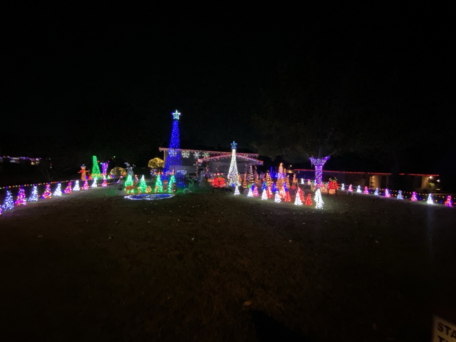 Meeke Family Light Show, Christmas lights in Fort Worth, TX (photo 1)