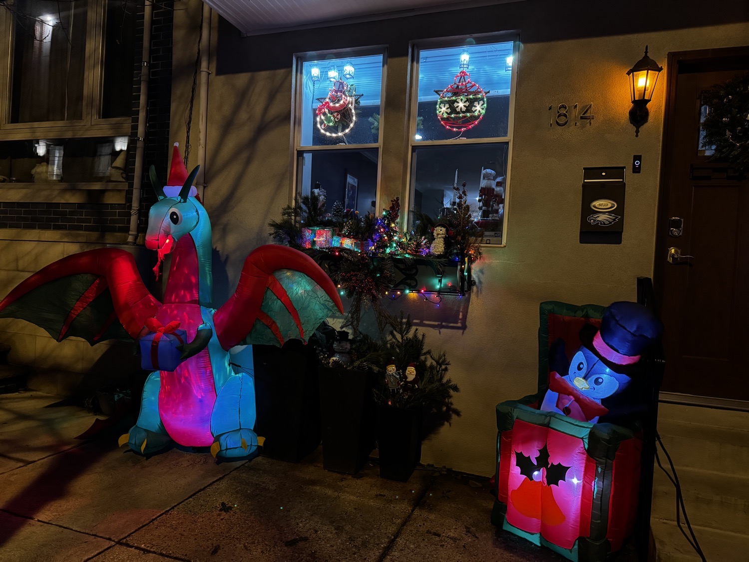 Christmas at the dragon house., Christmas lights in Philadelphia, PA (photo 1)