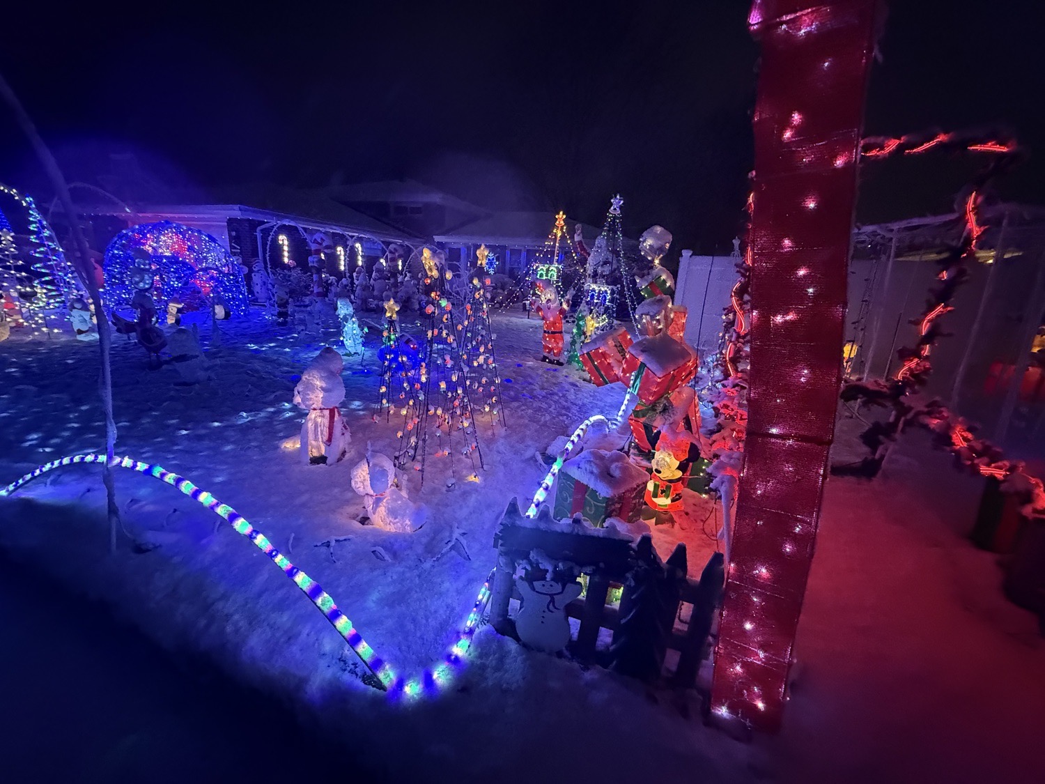 House on Bock, Christmas lights in Lansing, IL (photo 1)