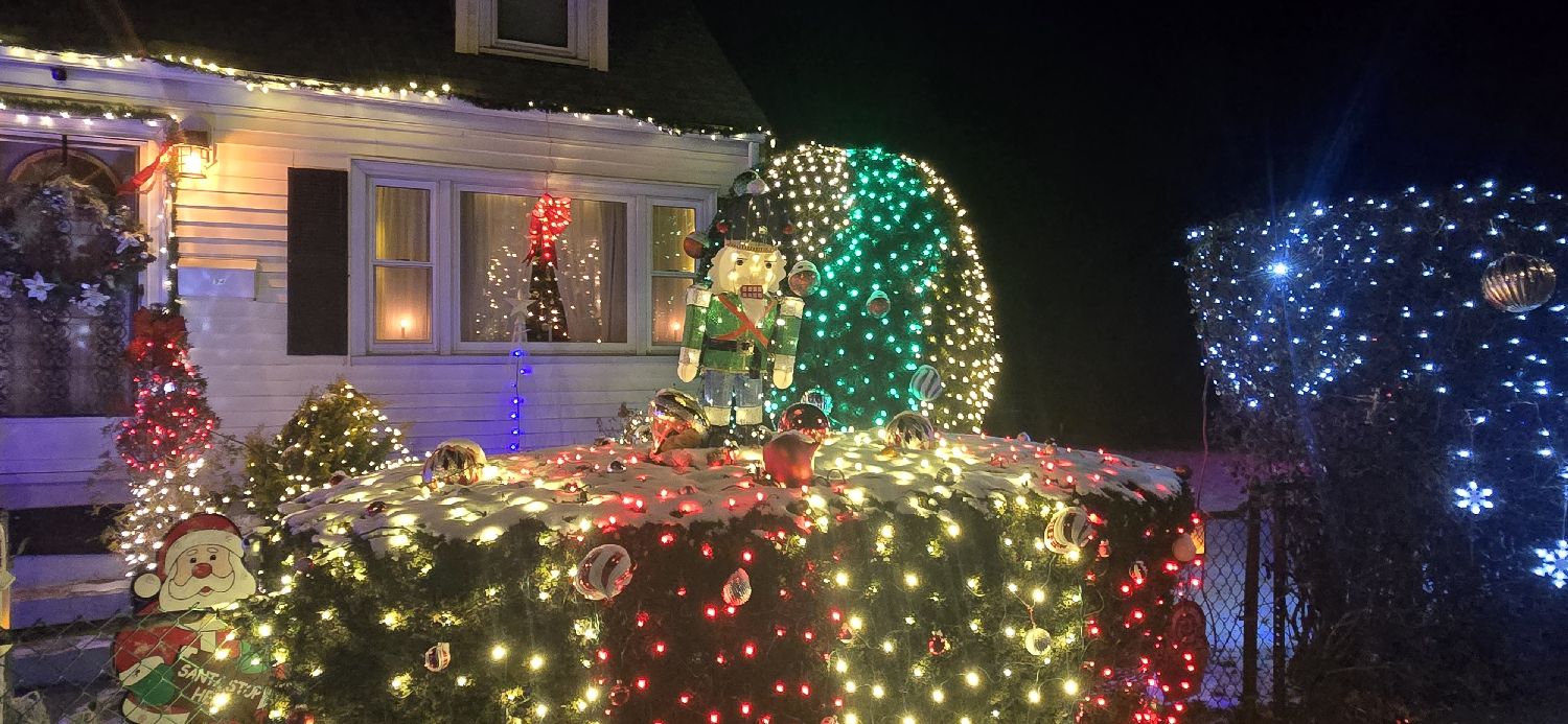 Houghs neck Christmas 2024, Christmas lights in Quincy, MA (photo 3)