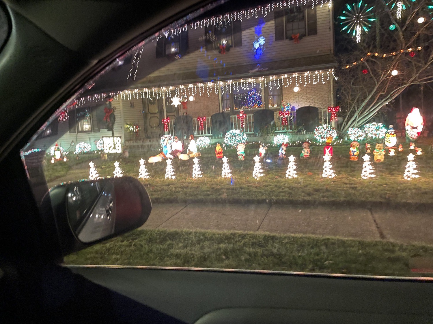 The BlnkingHouse, Christmas lights in Levittown, PA (photo 5)