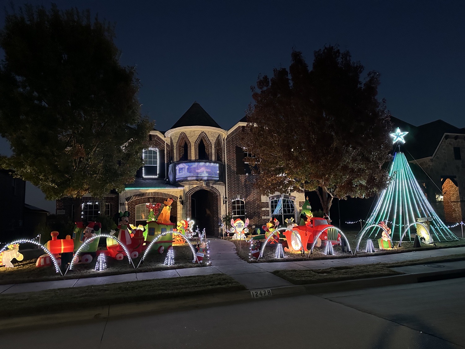 Texas Ward Lights, Christmas lights in Frisco, TX (photo 1)