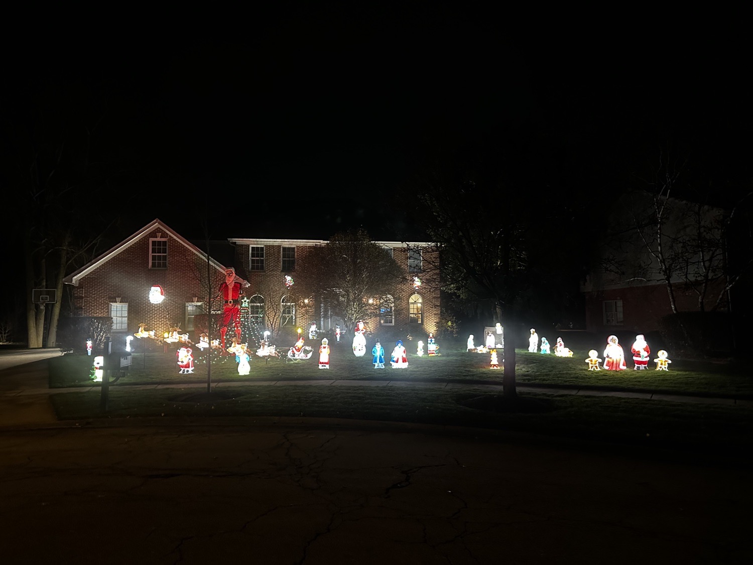 Tucci Wonderland, Christmas lights in Lemont, IL (photo 2)