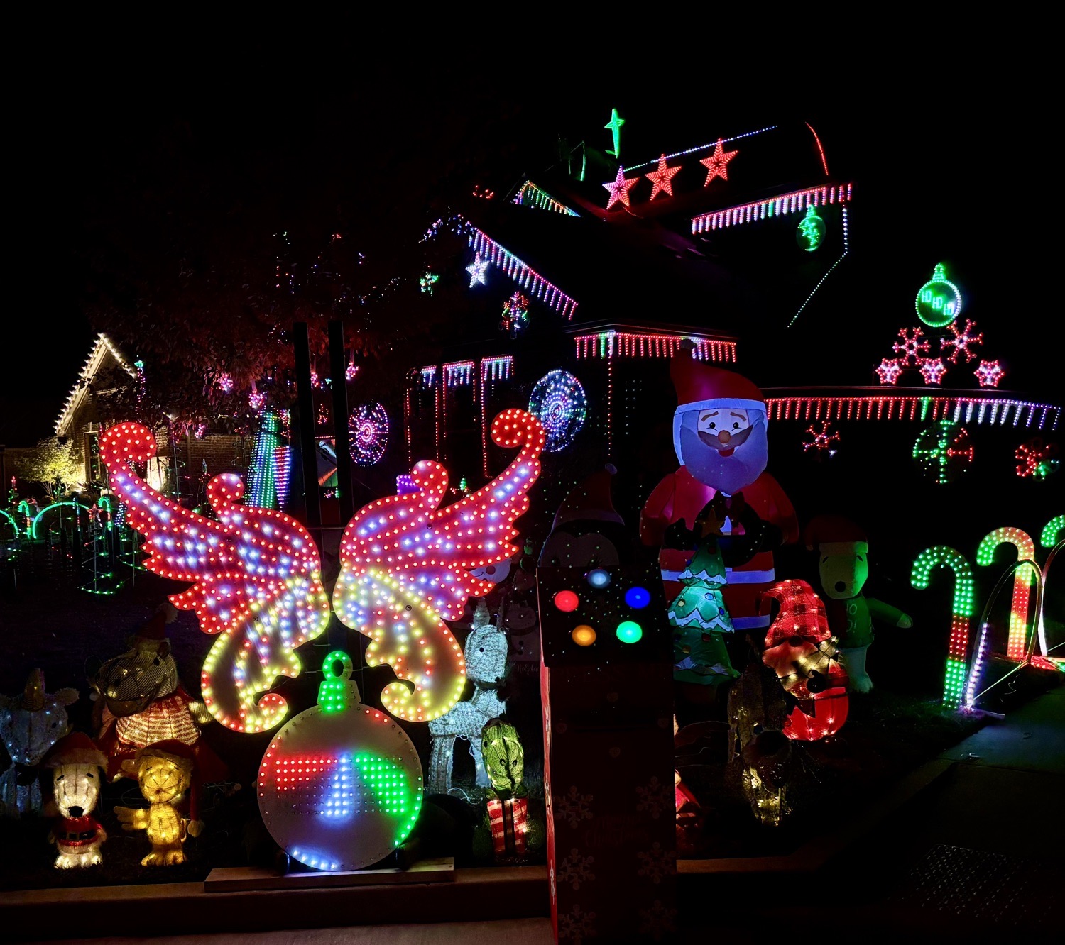 Magical Christmas Light show, Christmas lights in Rowlett, TX (photo 4)