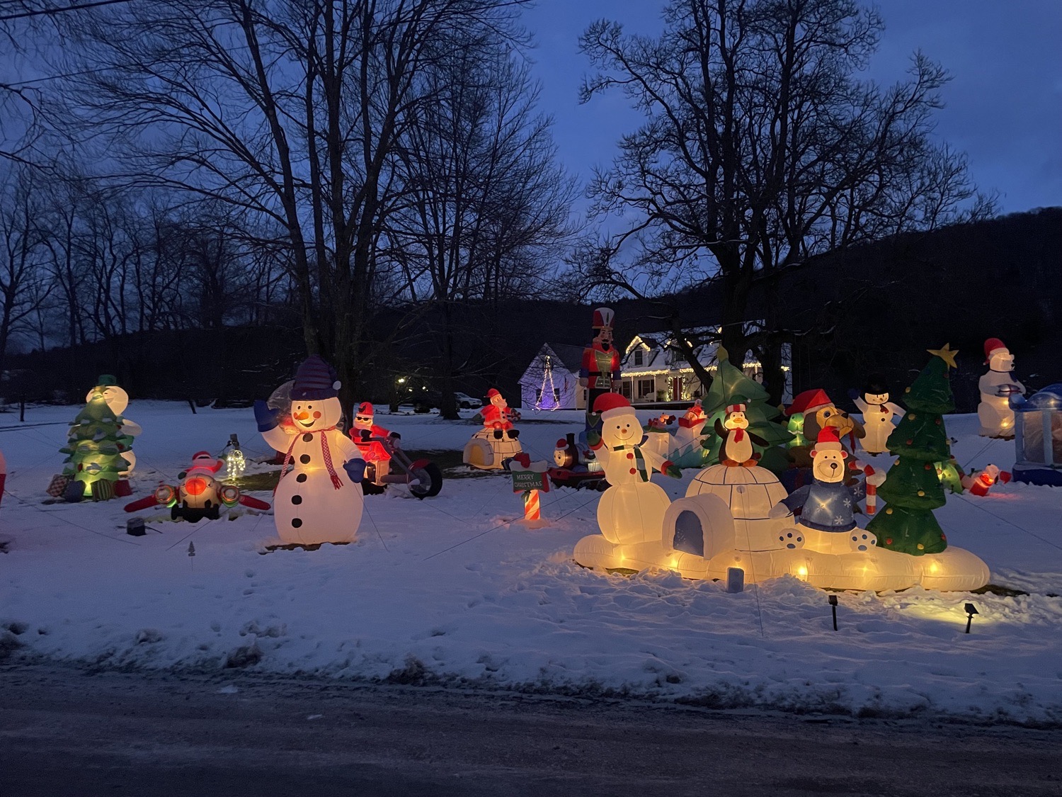 MASSIVE Christmas inflatable display (2024), Christmas lights in Cheshire, MA (photo 4)