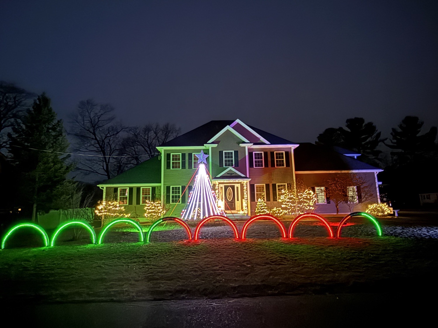 Baker Family Christmas Light Show, Christmas lights in Billerica, MA (photo 2)