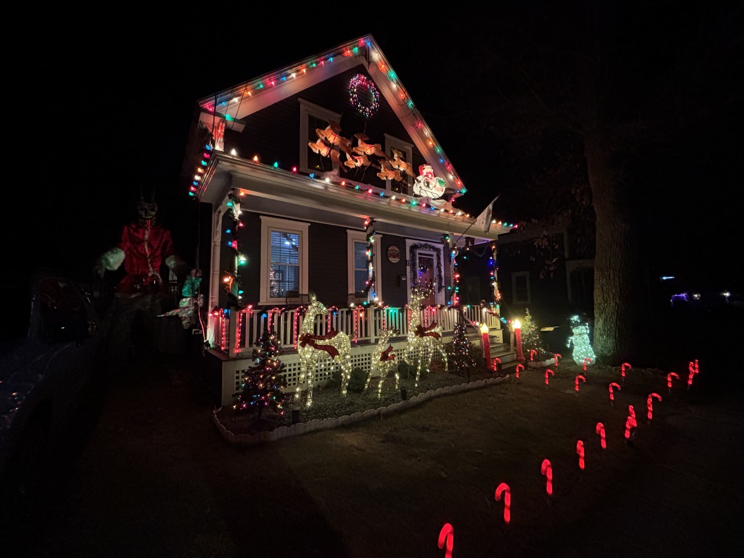 Dartmouth Street Xmas!, Christmas lights in North Chelmsford, MA (photo 1)