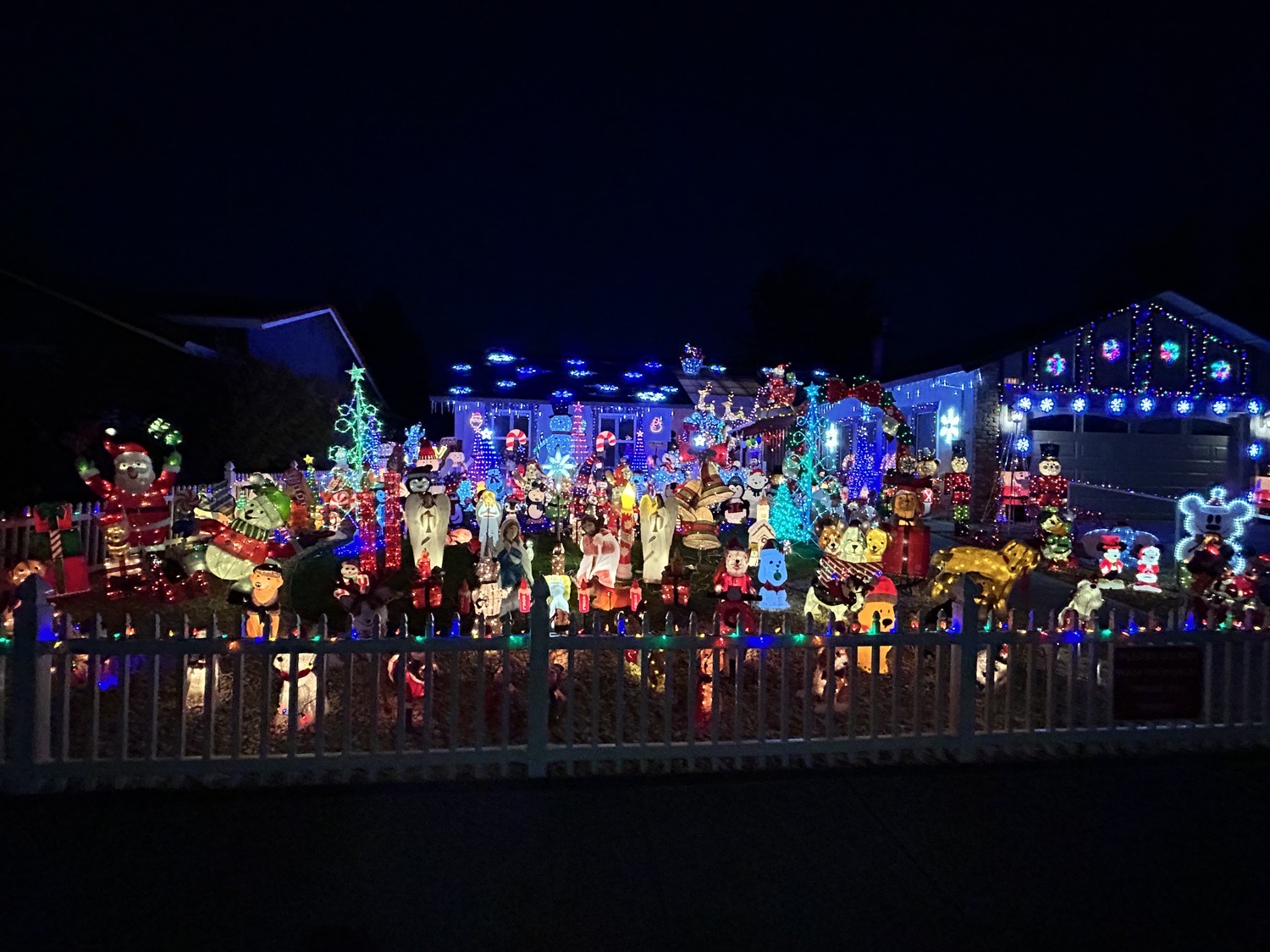 Kathy & Tony’s Holiday Delight, Christmas lights in Rohnert Park, CA (photo 1)