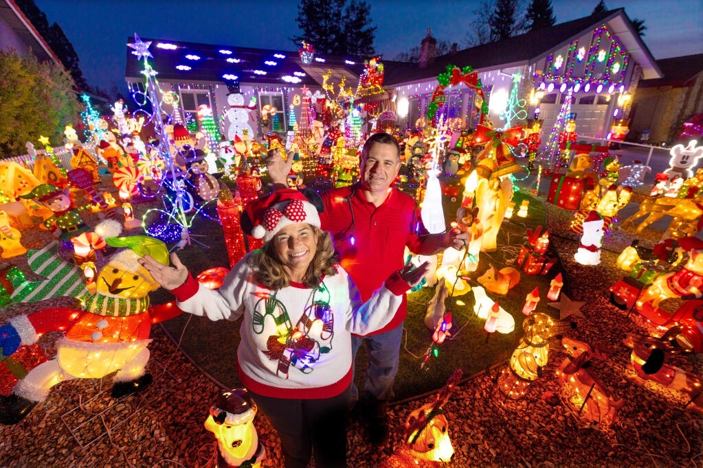Kathy & Tony’s Holiday Delight, Christmas lights in Rohnert Park, CA (photo 2)