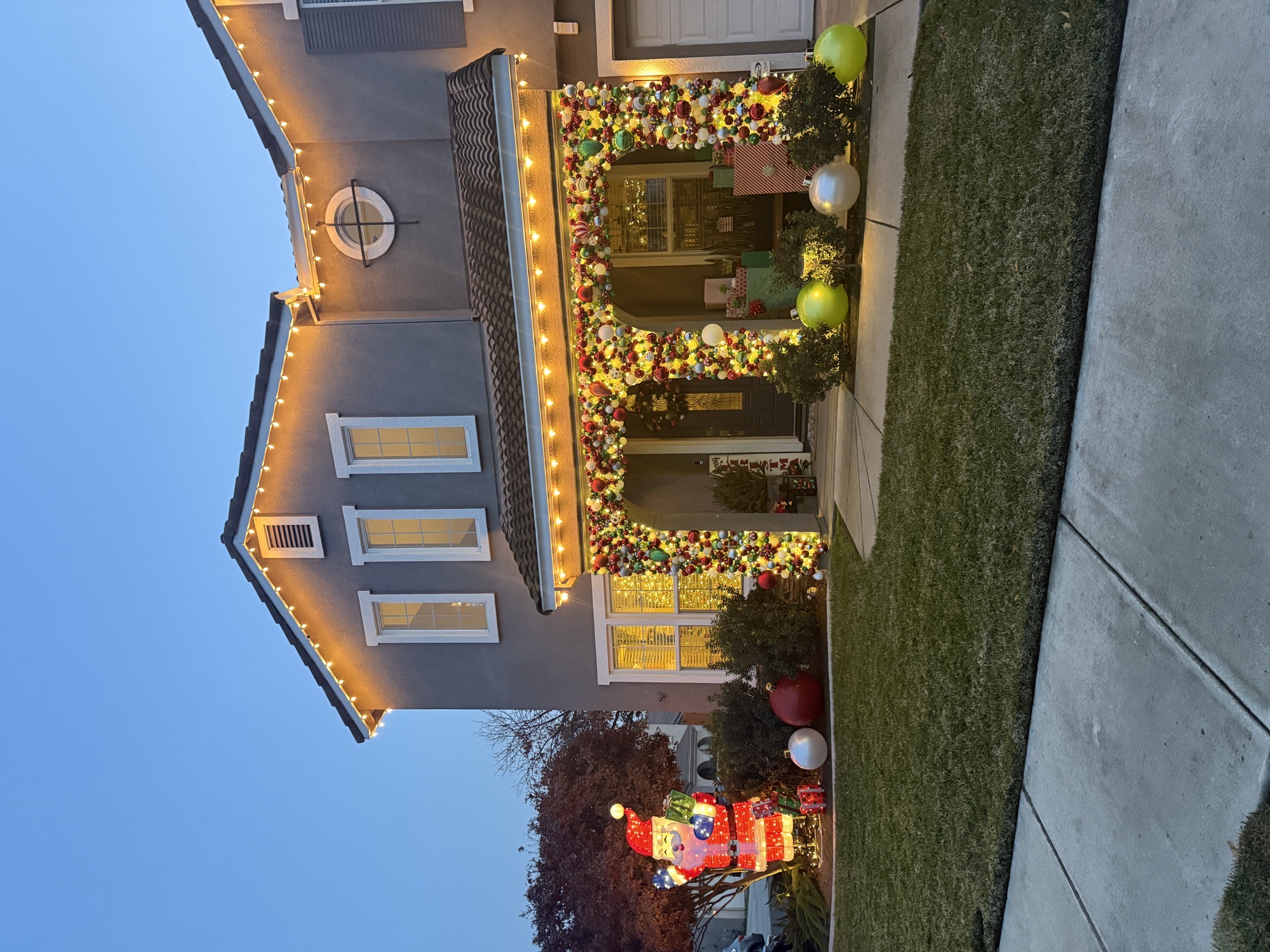 What Ornaments?!, Christmas lights in Turlock, CA (photo 2)