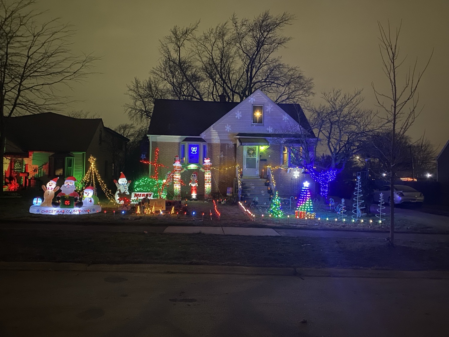 Crimson Manor Christmas, Christmas lights in Northlake, IL (photo 1)