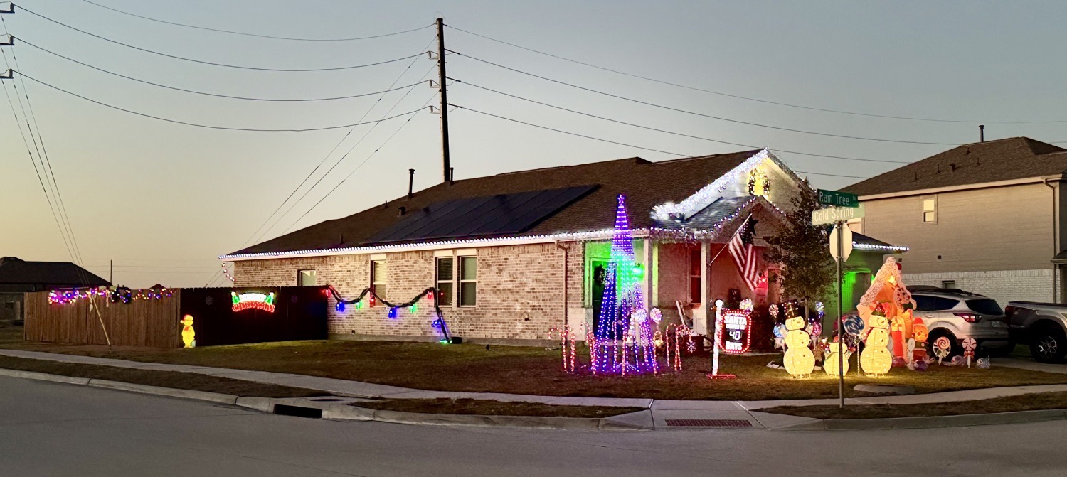 Christmas Corner, Christmas lights in Baytown, TX (photo 1)