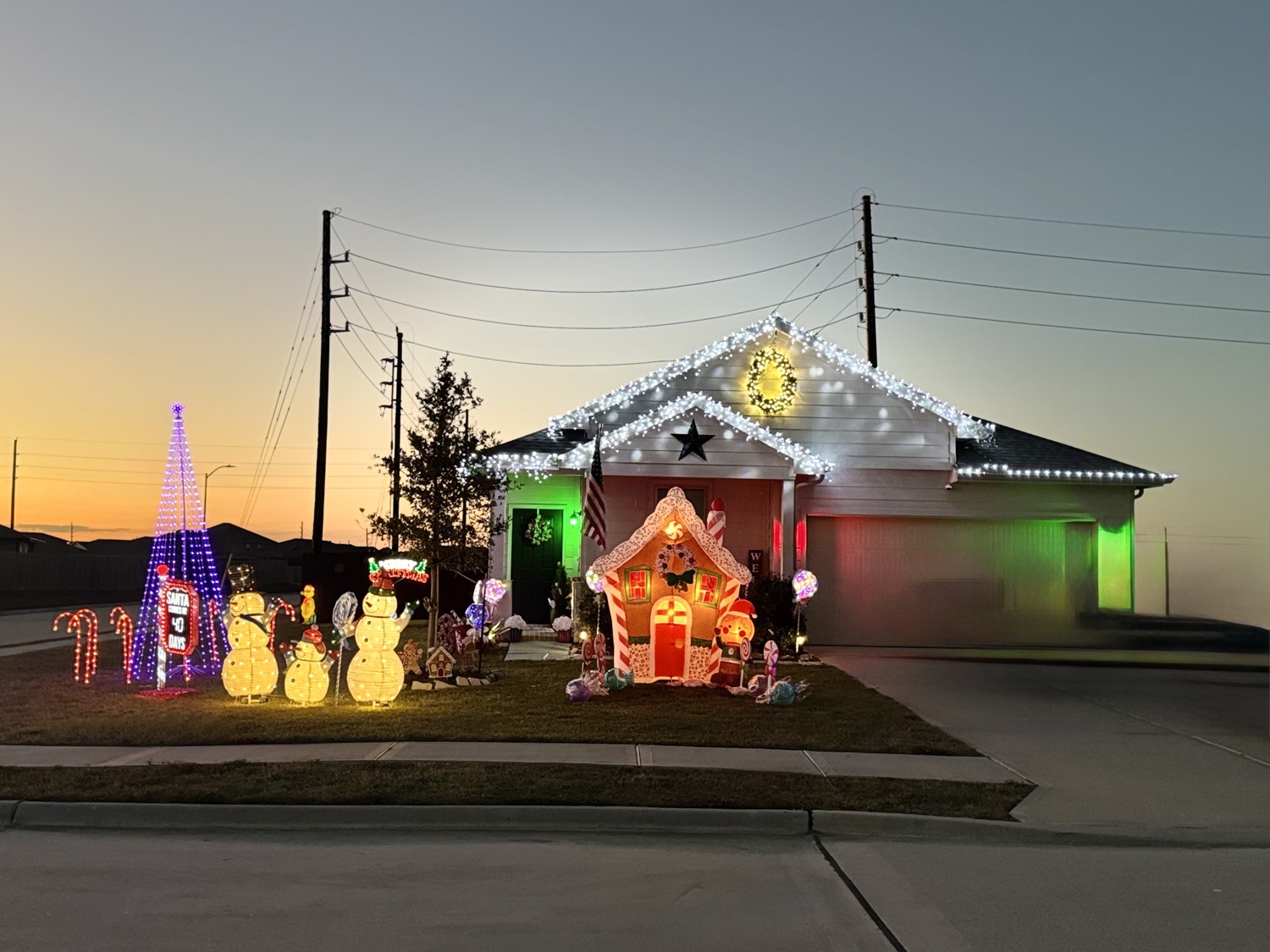 Christmas Corner, Christmas lights in Baytown, TX (photo 4)