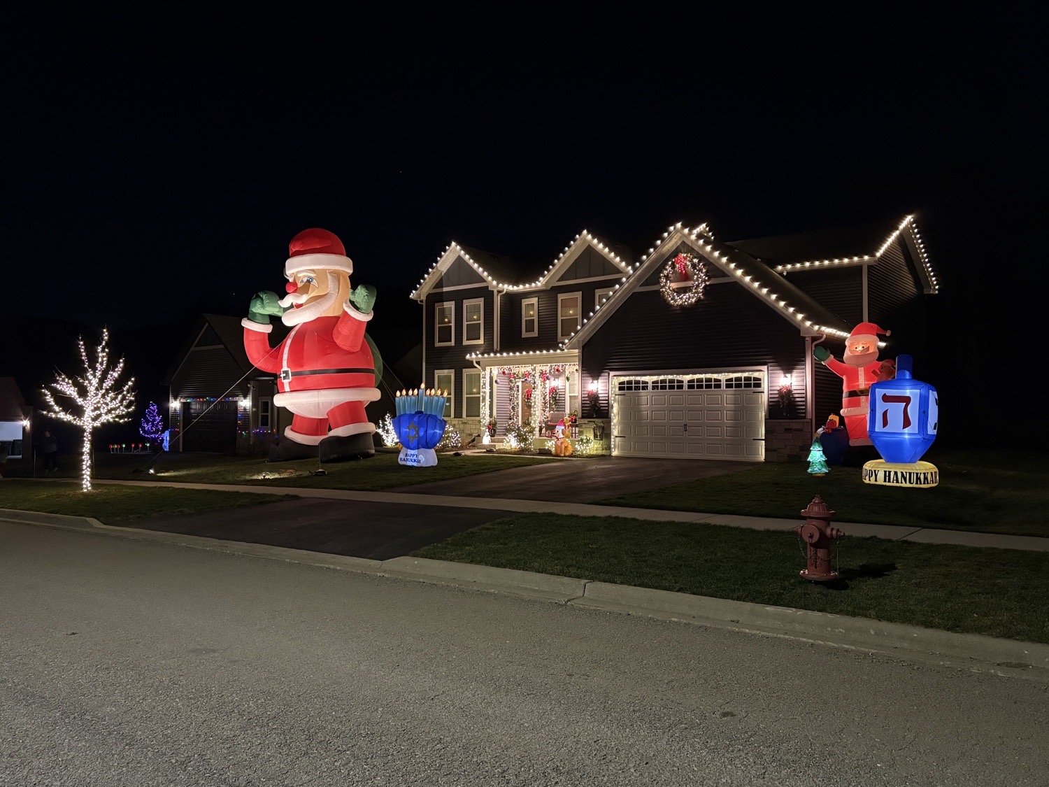 Chrismukkah, Christmas lights in Yorkville, IL (photo 1)