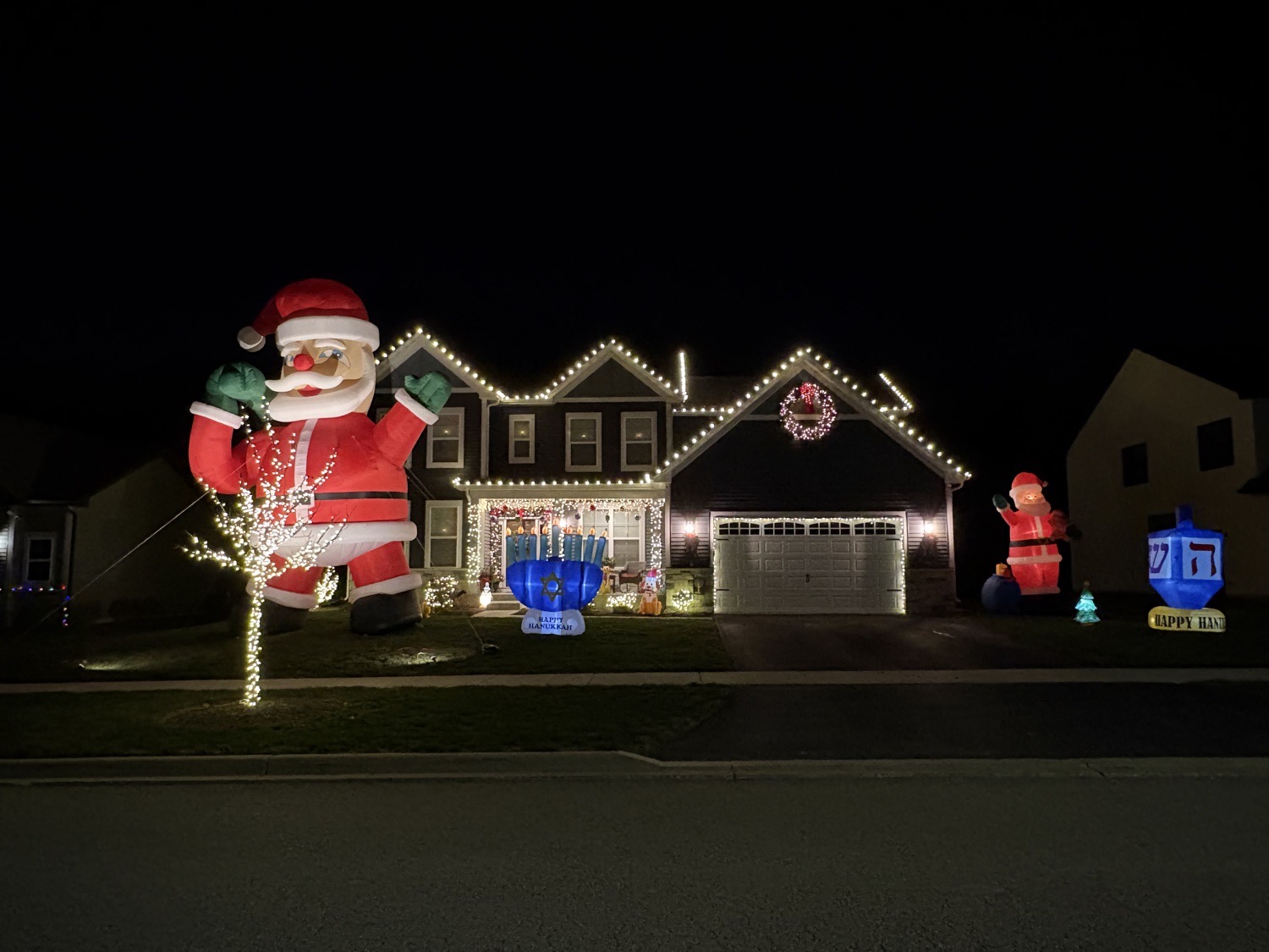 Chrismukkah, Christmas lights in Yorkville, IL (photo 3)