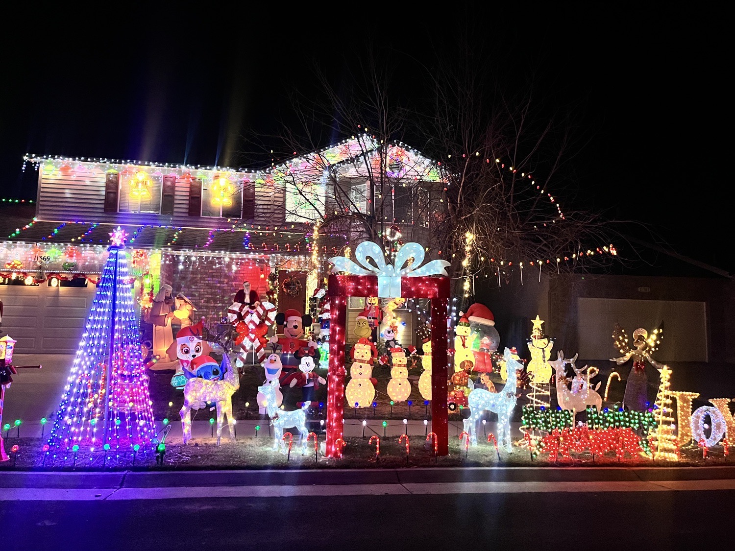 The Venegas Christmas Wonderland✨, Christmas lights in Commerce City, CO (photo 1)