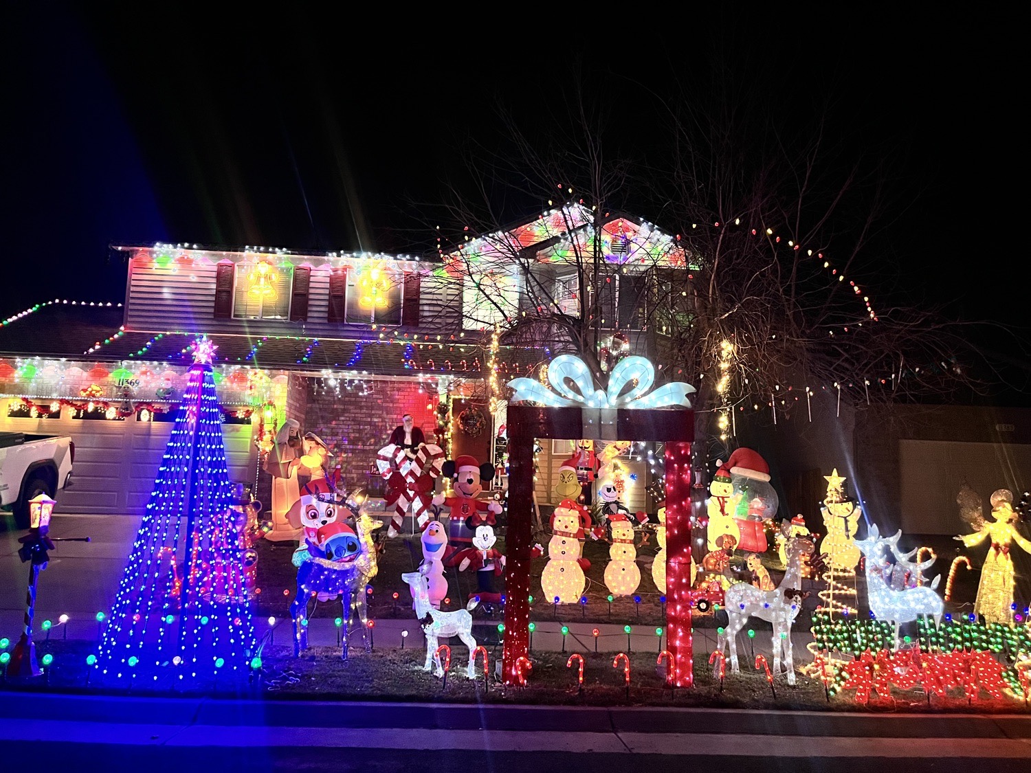 The Venegas Christmas Wonderland✨, Christmas lights in Commerce City, CO (photo 2)
