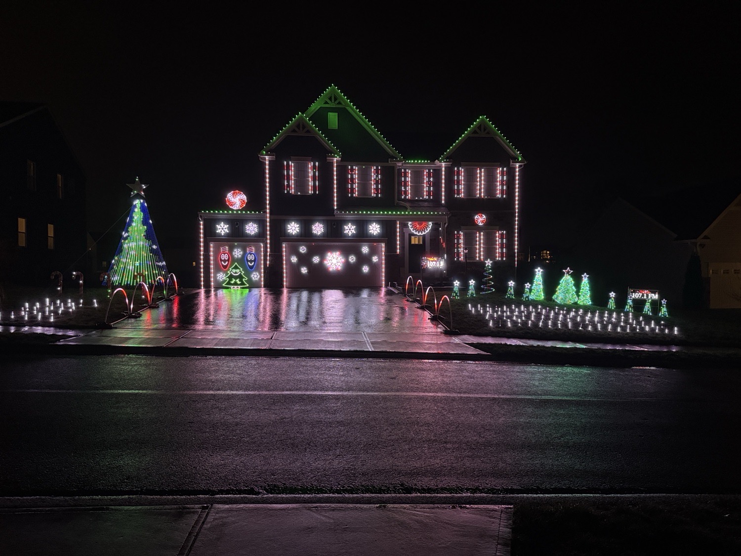 Lights at Twin Lakes, Christmas lights in Imperial, PA (photo 1)