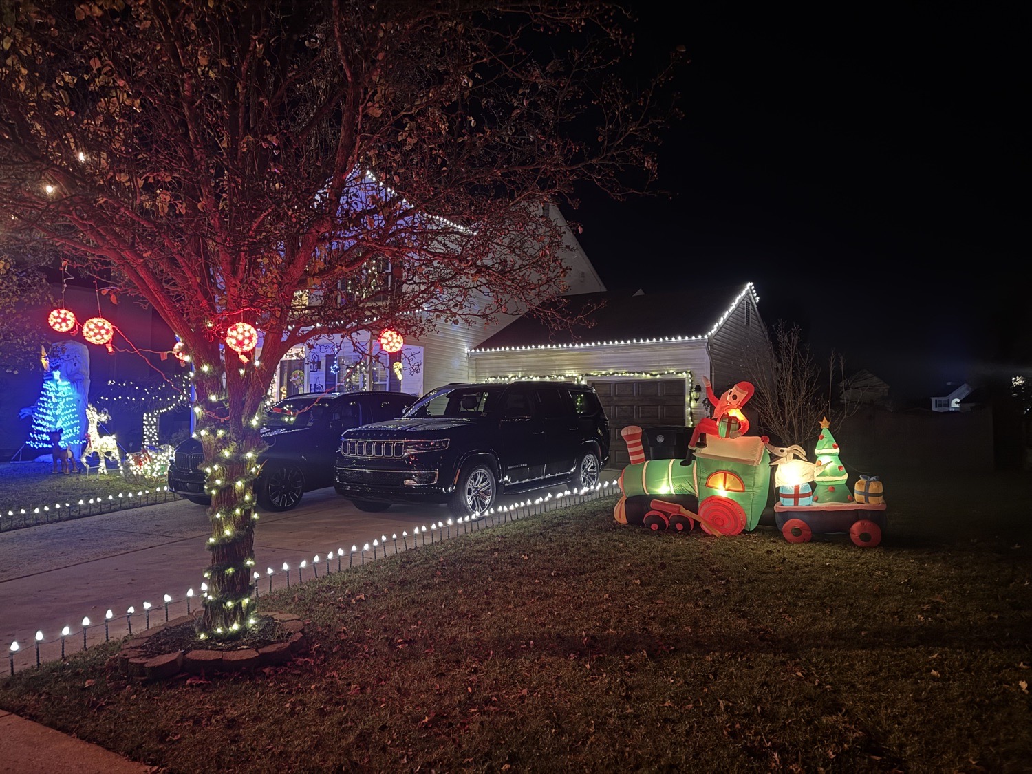 Hughes Family Decorations, Christmas lights in Williamstown, NJ (photo 3)