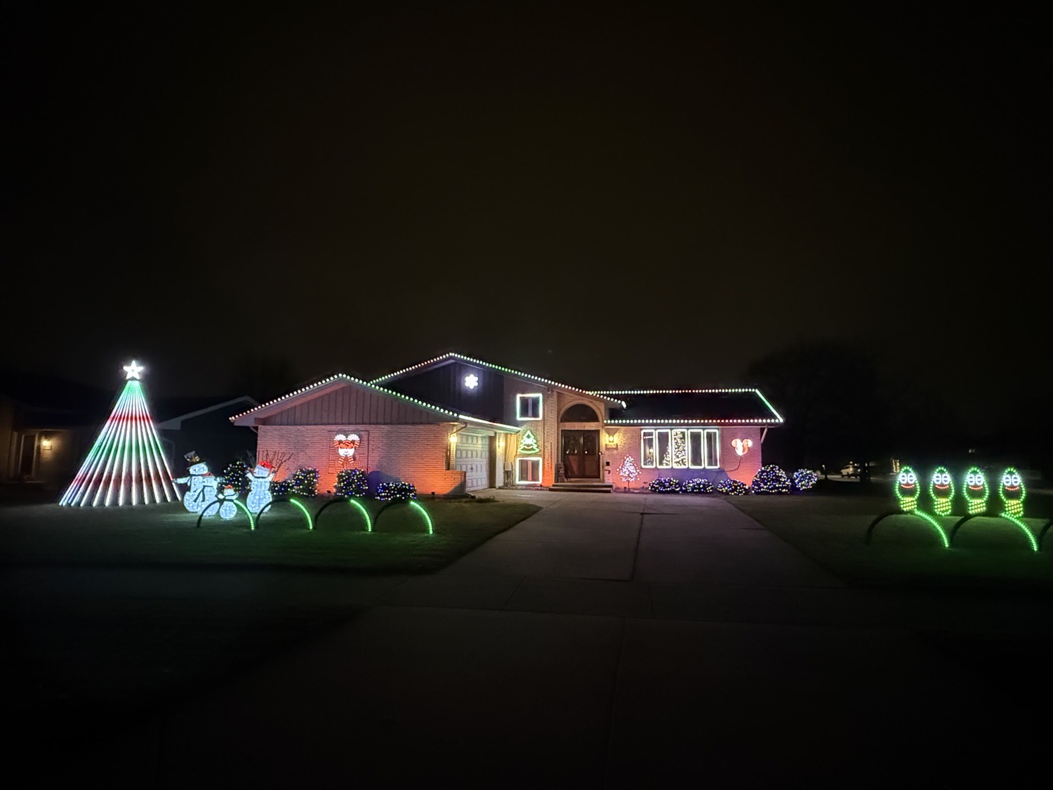 Symphony of Lights on Swanberg, Christmas lights in Mokena, IL (photo 1)