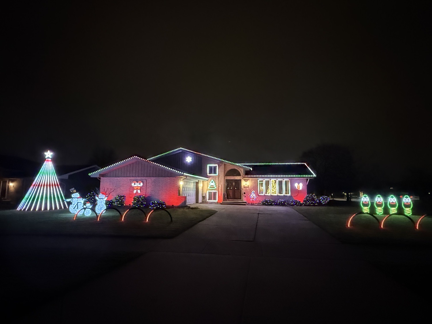 Symphony of Lights on Swanberg, Christmas lights in Mokena, IL (photo 4)