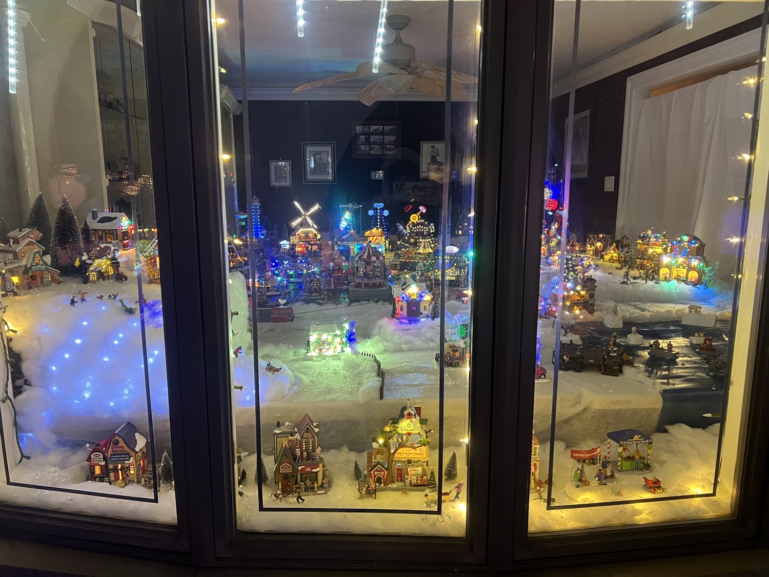 Christmas Wonderland, Christmas lights in New York, NY (photo 2)