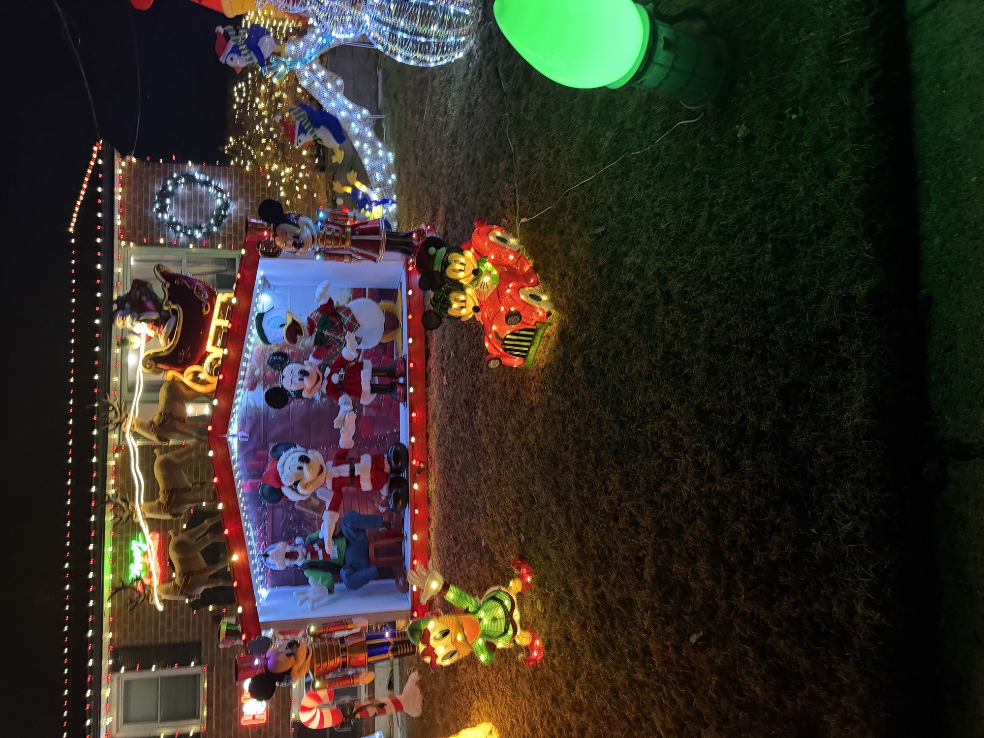 Christmas On The Creek, Christmas lights in Brookhaven, PA (photo 1)