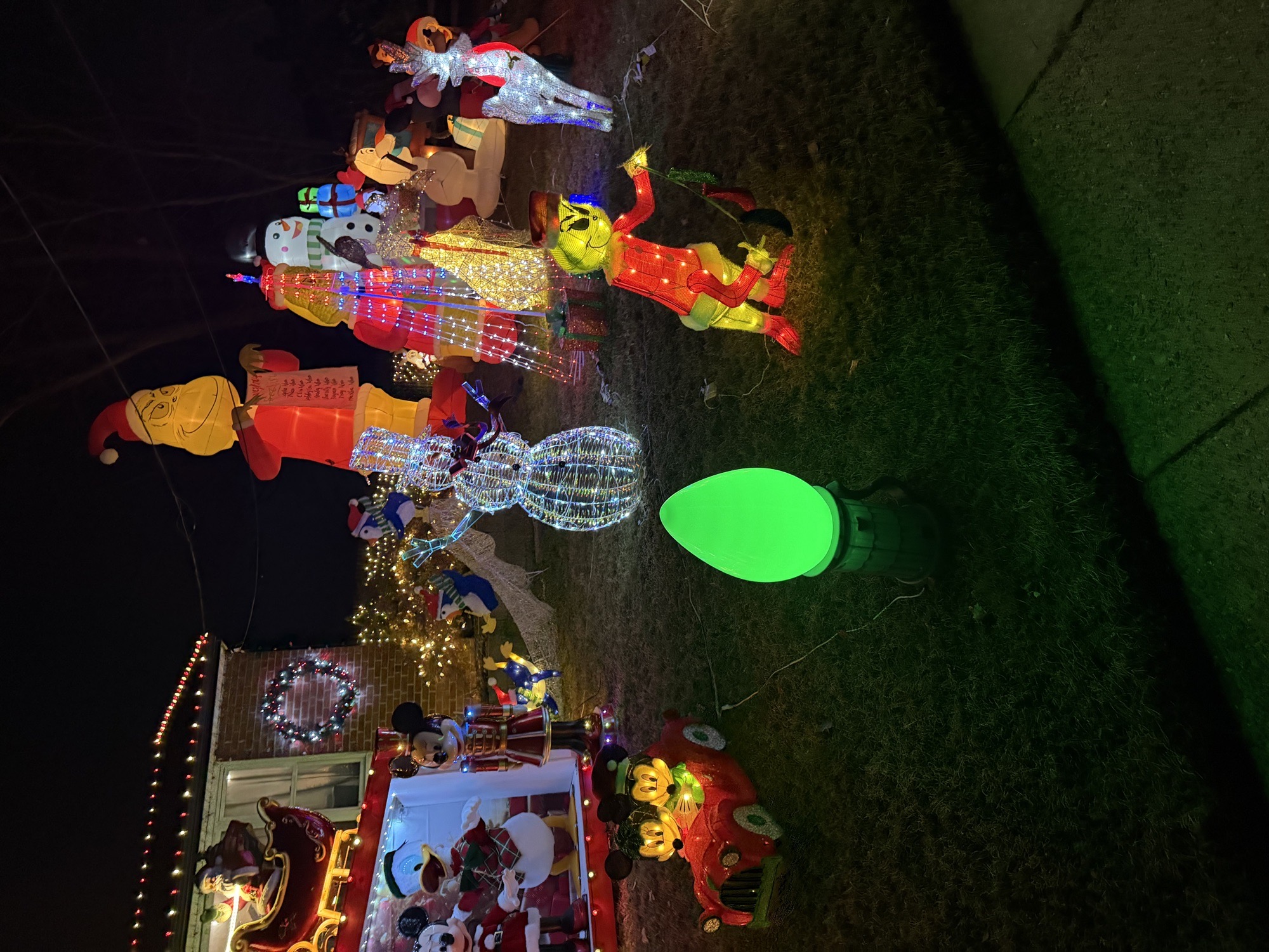 Christmas On The Creek, Christmas lights in Brookhaven, PA (photo 2)