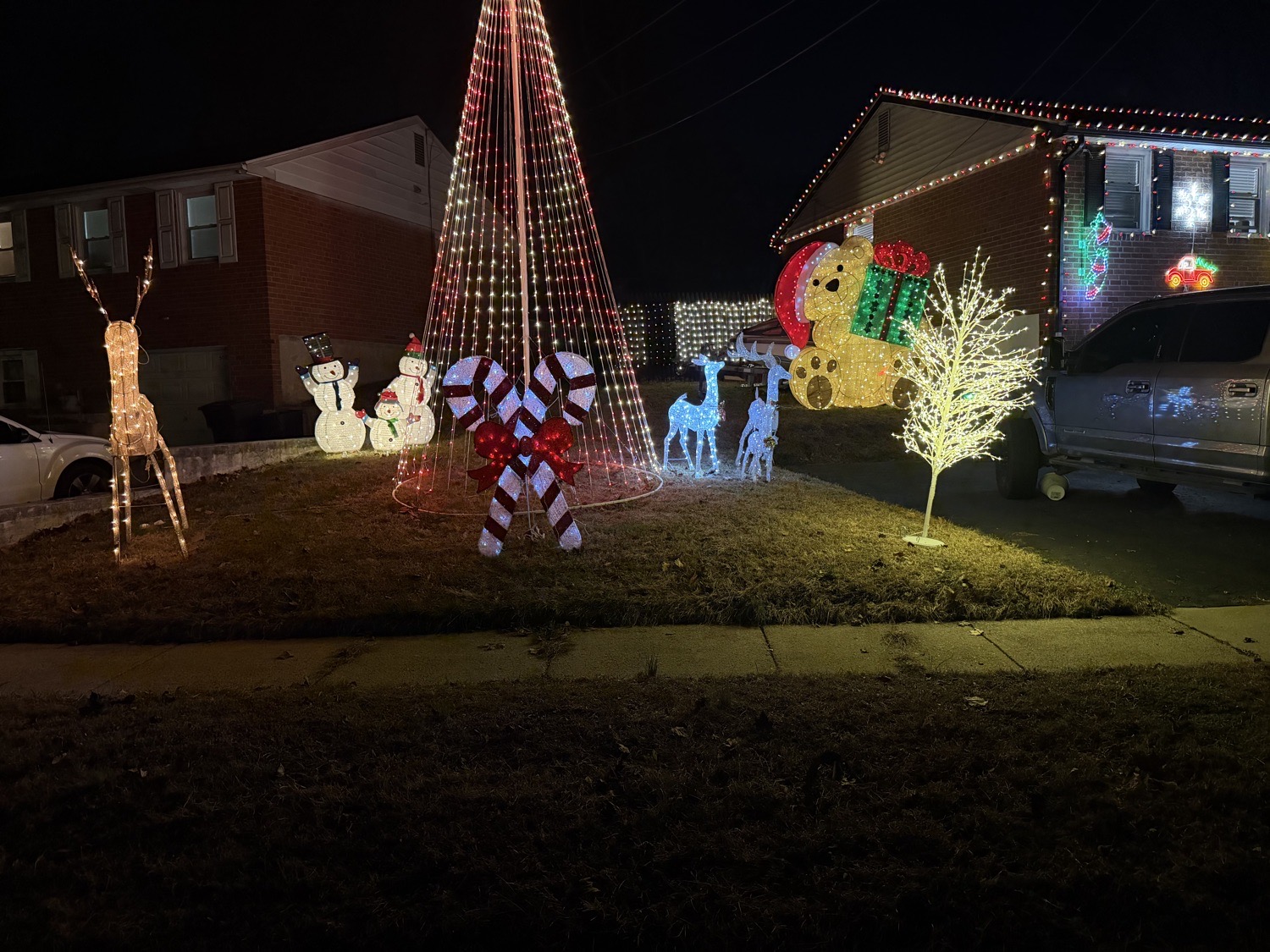 Christmas On The Creek, Christmas lights in Brookhaven, PA (photo 3)