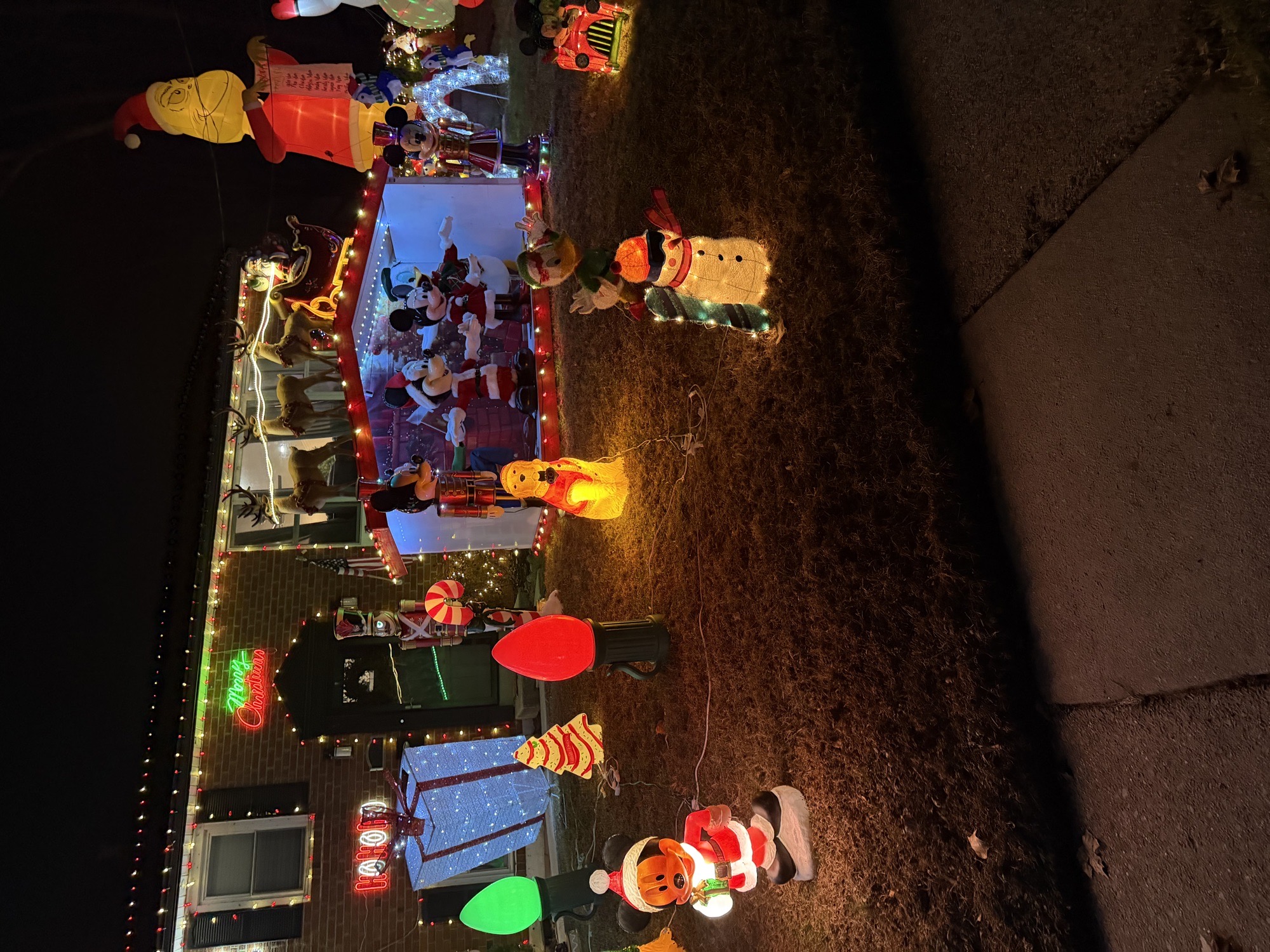 Christmas On The Creek, Christmas lights in Brookhaven, PA (photo 4)