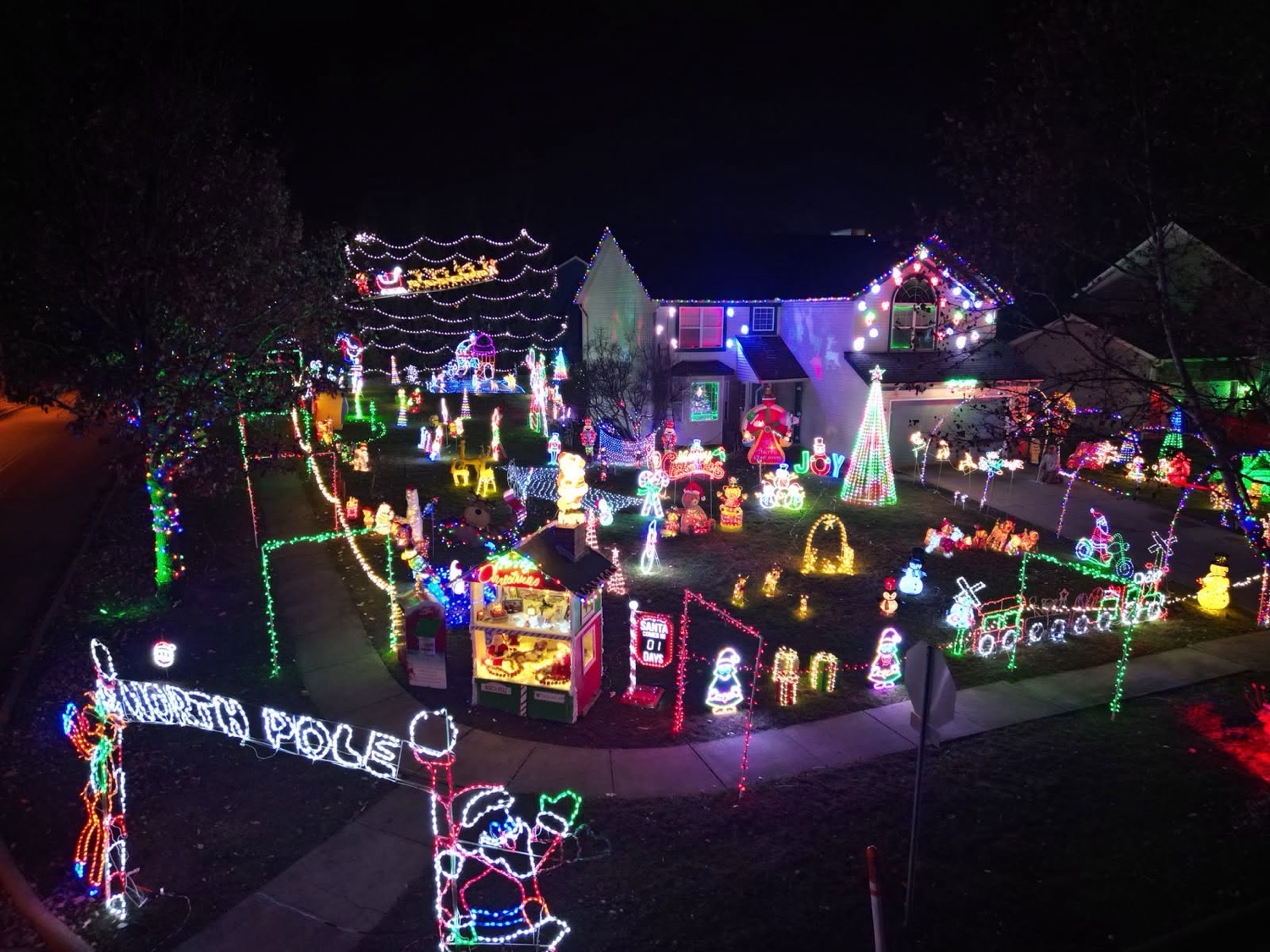 Bates Magical North Pole, Christmas lights in Medina, OH (photo 1)