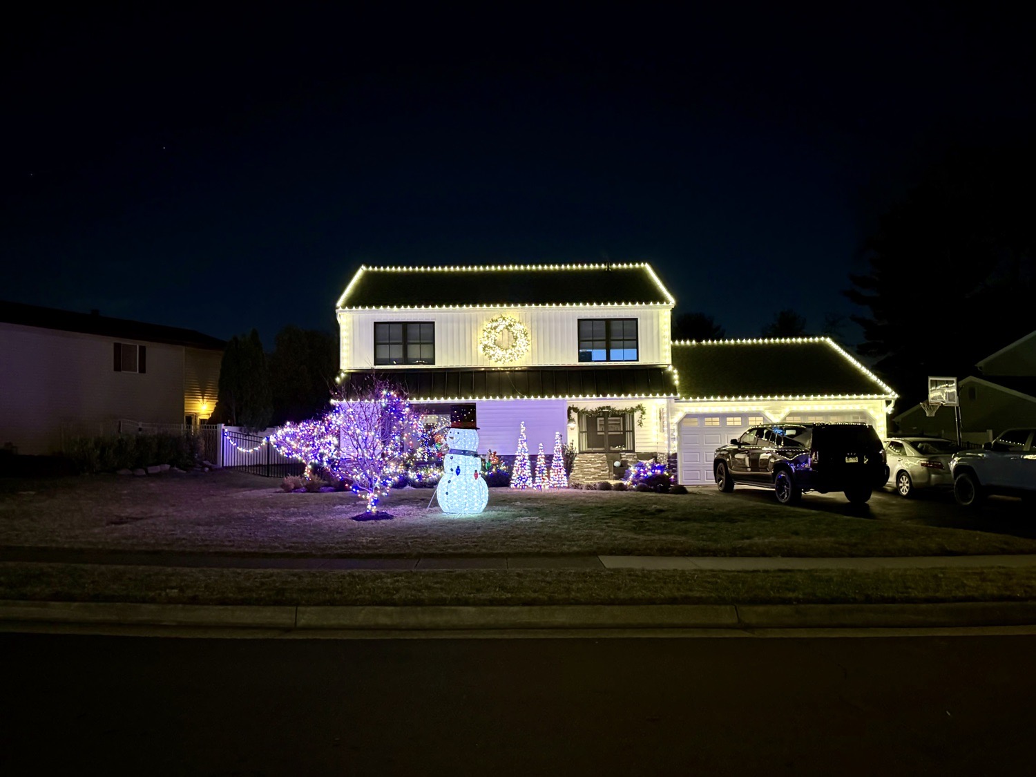 Hershey Court Lights, Christmas lights in Newtown, PA (photo 4)
