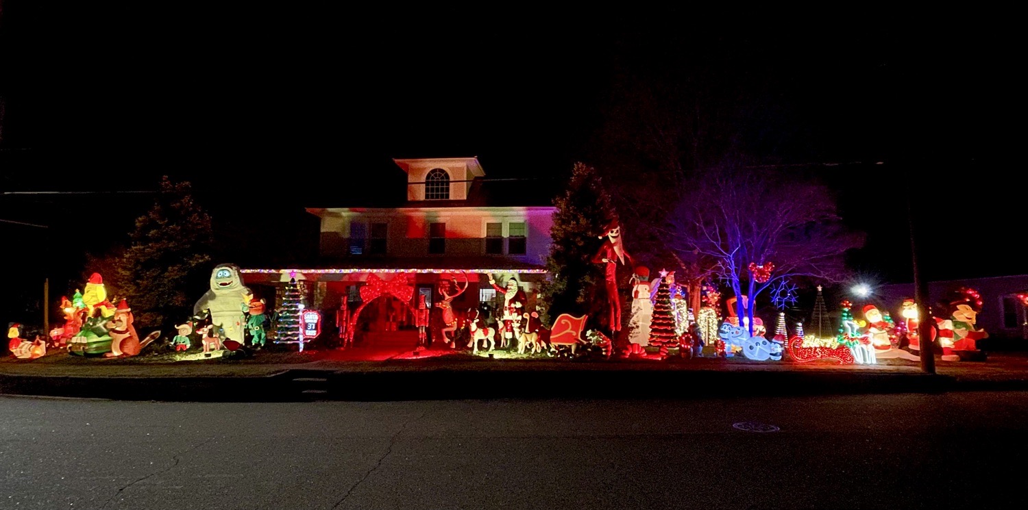 The Biggest Little Christmas Display in the World, Christmas lights in Maiden, NC (photo 1)