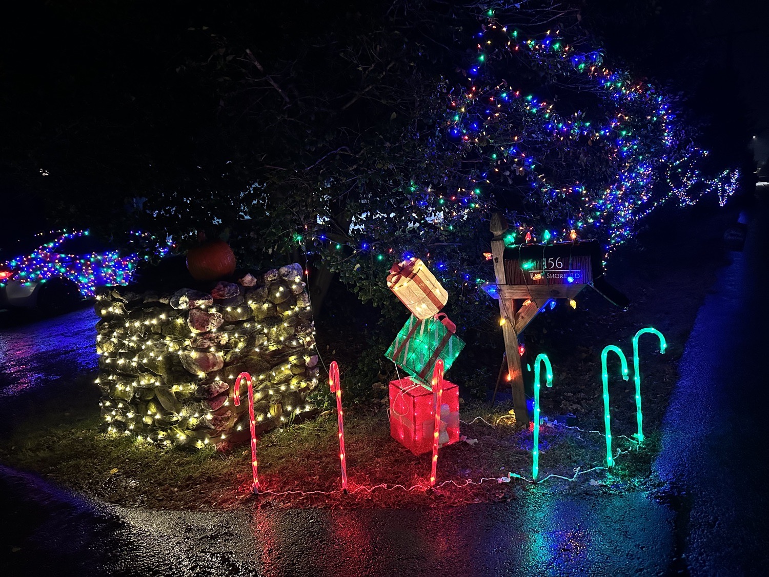 Candy Cane Road, Christmas lights in Jamestown, RI (photo 5)