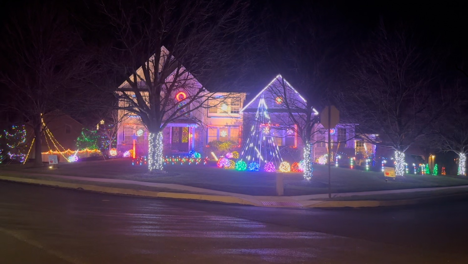 Dancing Lights, Christmas lights in Collegeville, PA (photo 1)
