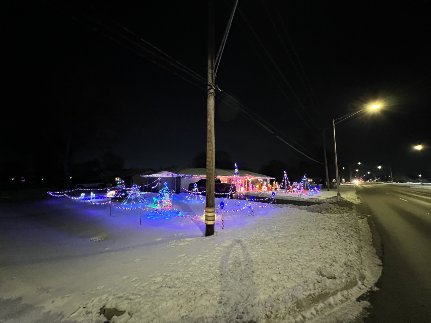 Christmas On Caton Farm, Christmas lights in Joliet, IL (photo 1)