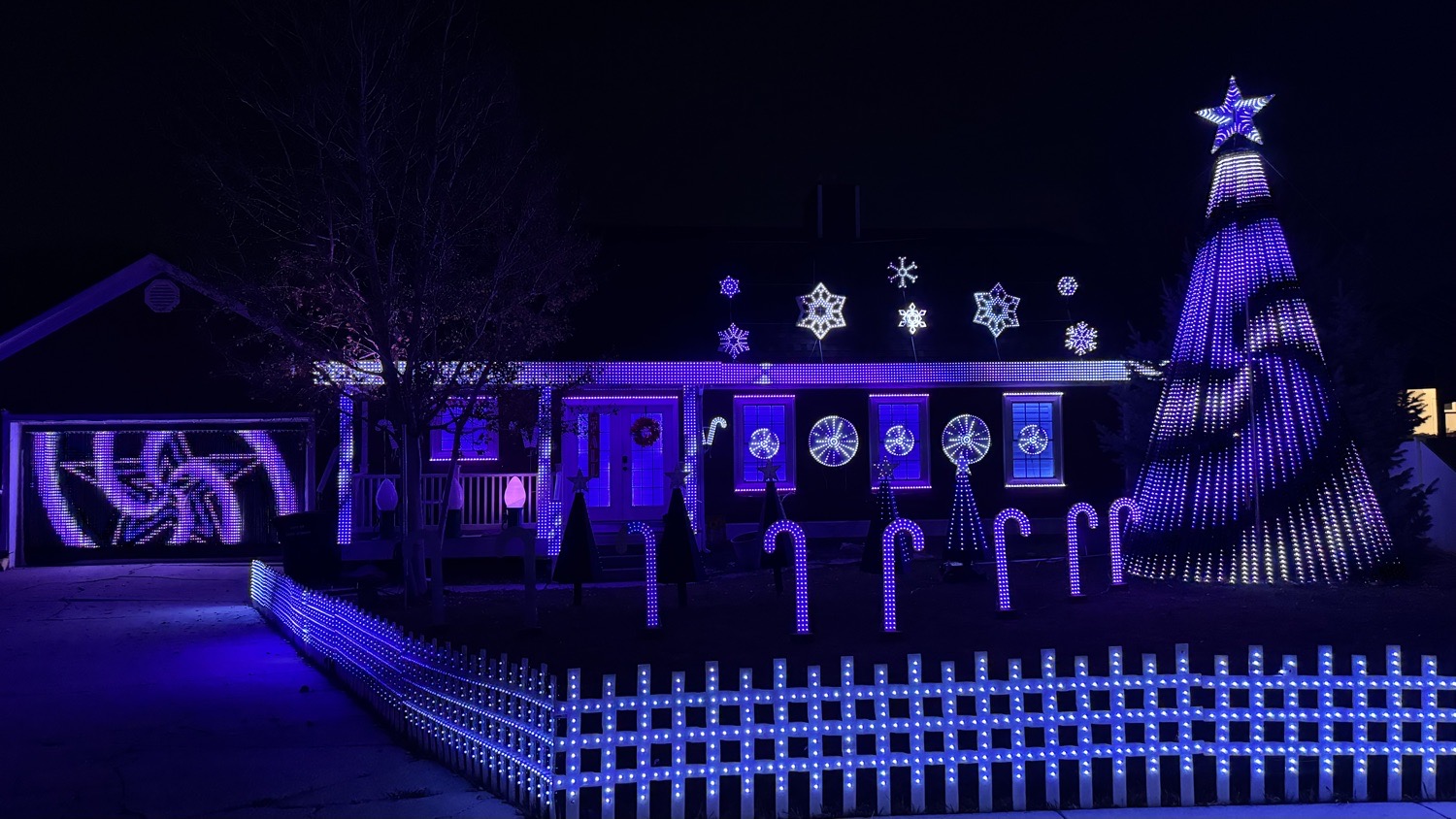Larson Family Lights, Christmas lights in West Jordan, UT (photo 1)