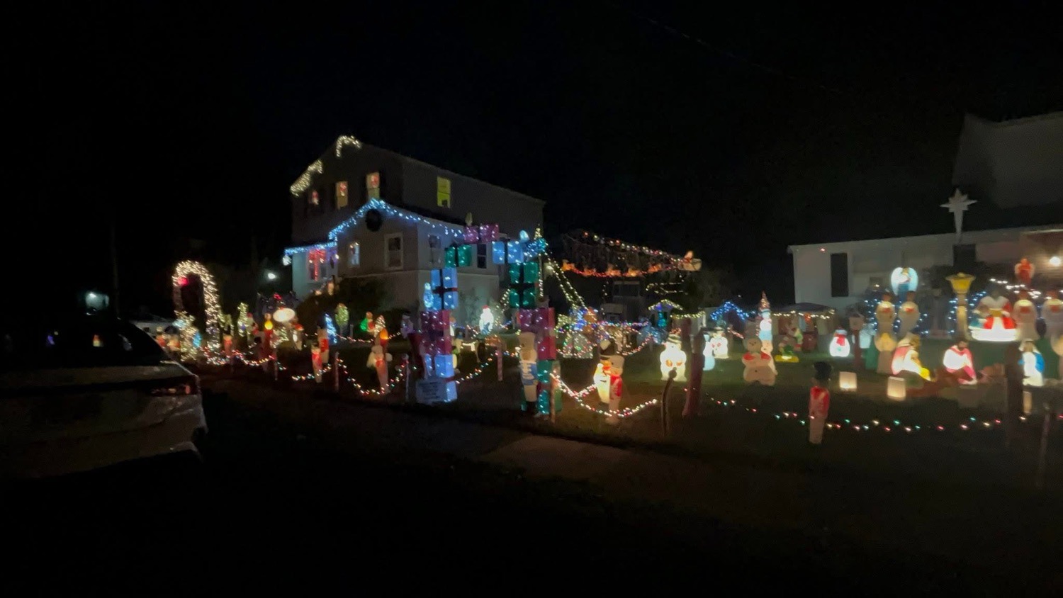 Winter Wonderland On Evergreen Ave, Christmas lights in Cherry Hill, NJ (photo 1)