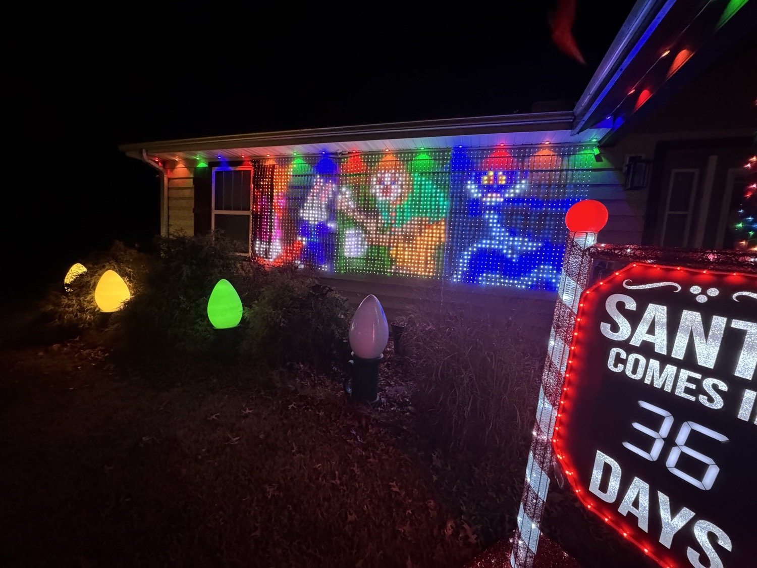 Custom Christmas, Christmas lights in Pittsburg, KS (photo 3)