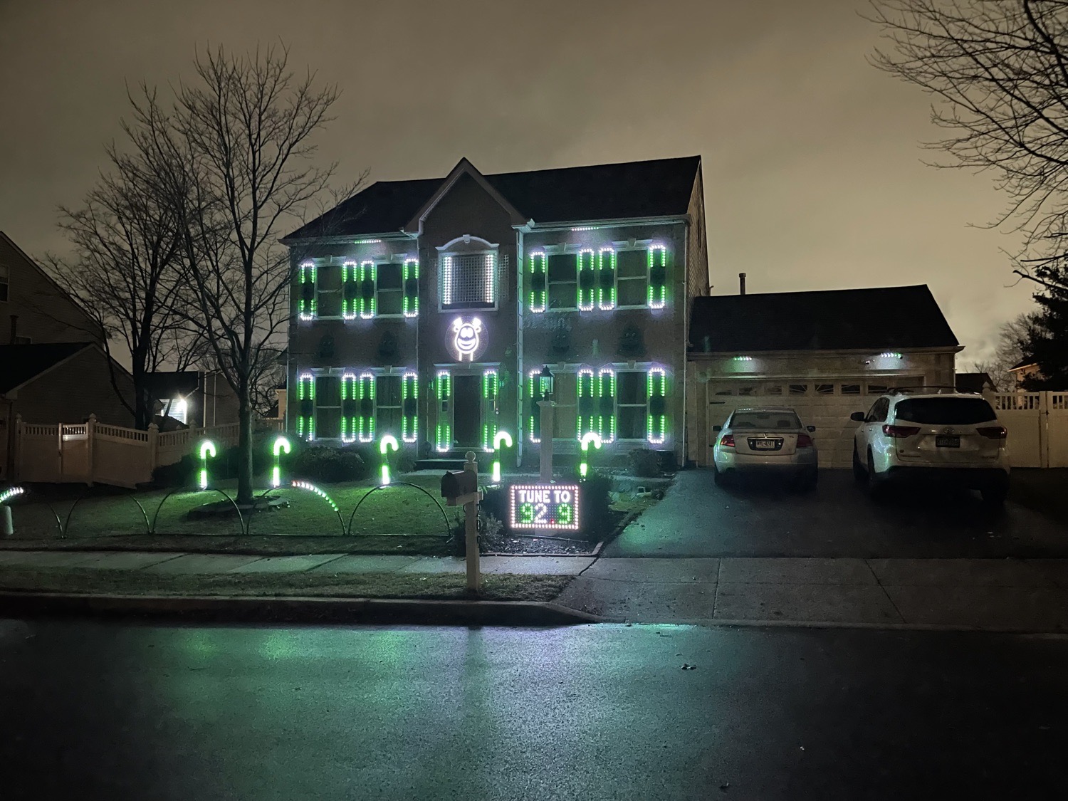 Peters Family Christmas Lightshow, Christmas lights in Conshohocken, PA (photo 2)