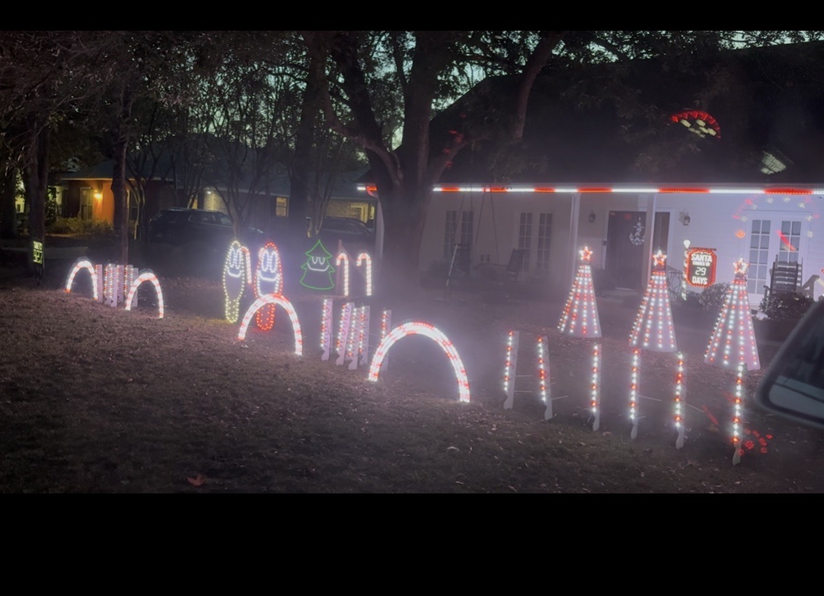 House Of Lee, Christmas lights in Mandeville, LA (photo 1)