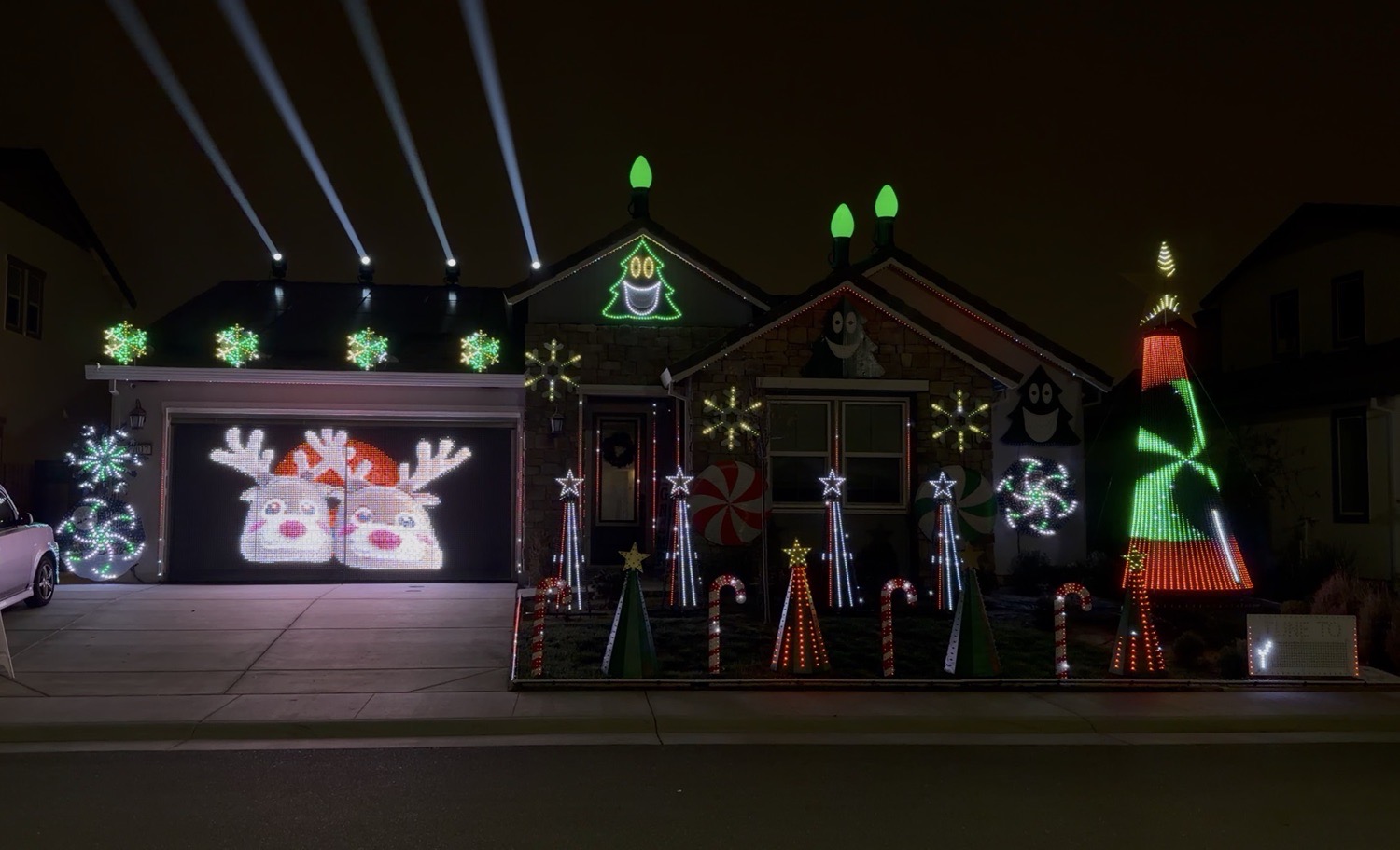 Splendor Lights, Christmas lights in Roseville, CA (photo 1)