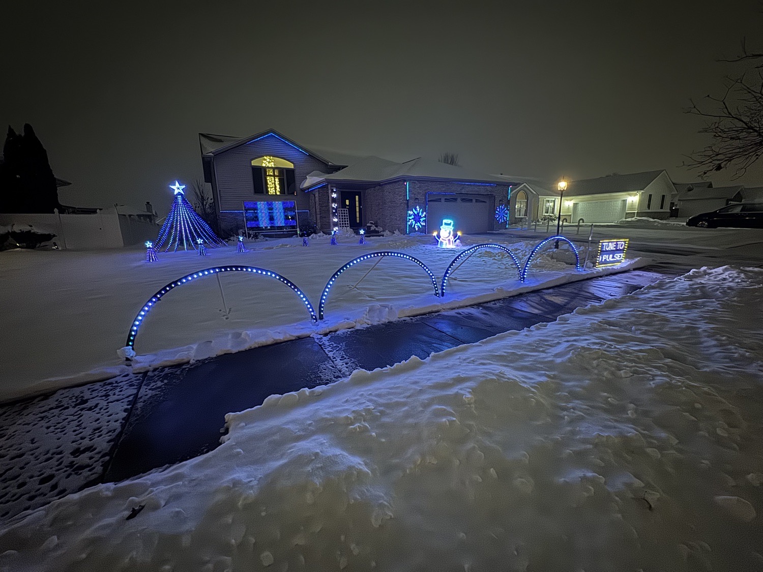 Lights On 91st, Christmas lights in Saint John, IN (photo 1)
