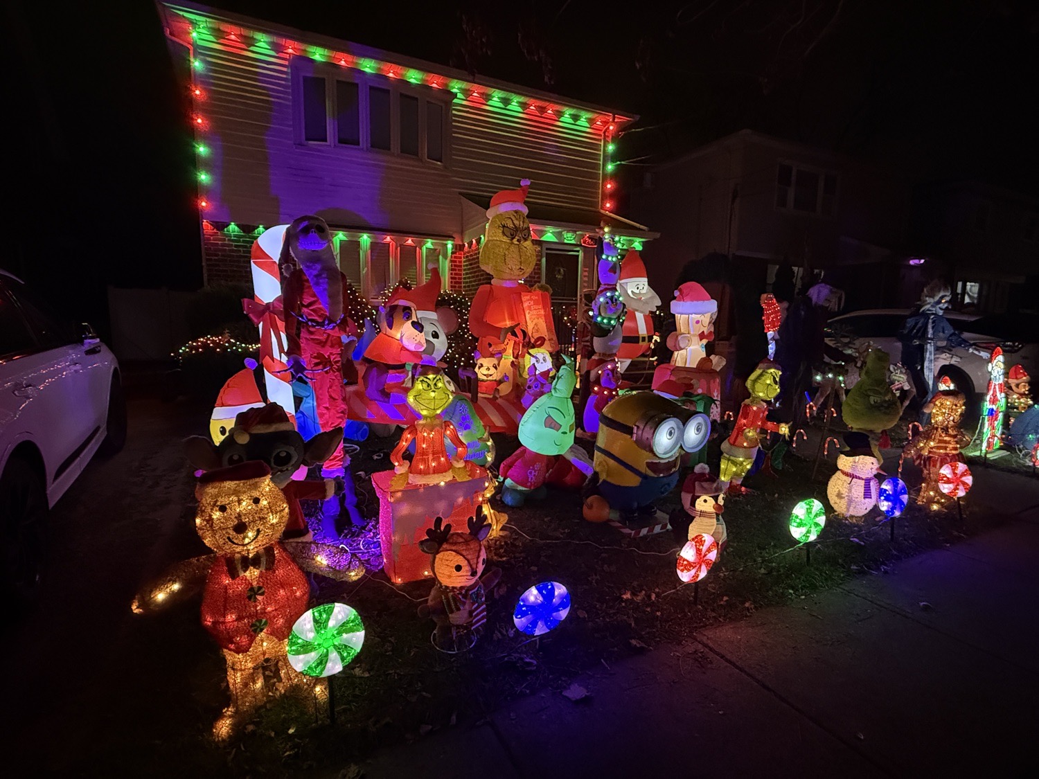 Christmas On Chesterton, Christmas lights in New York, NY (photo 1)