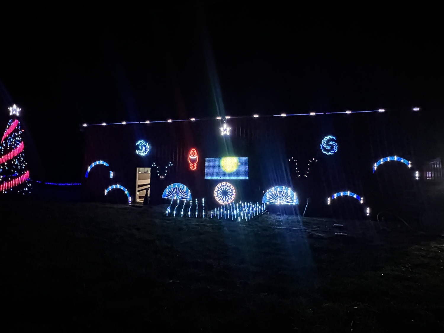 F & L Light Show, Christmas lights in Willow Springs, MO (photo 1)
