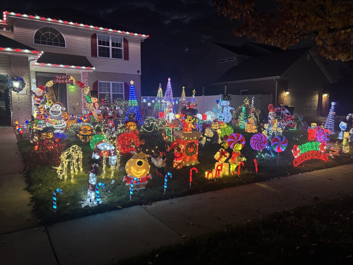 The Groenewold’s Christmas Miracle, Christmas lights in New Lenox, IL (photo 1)