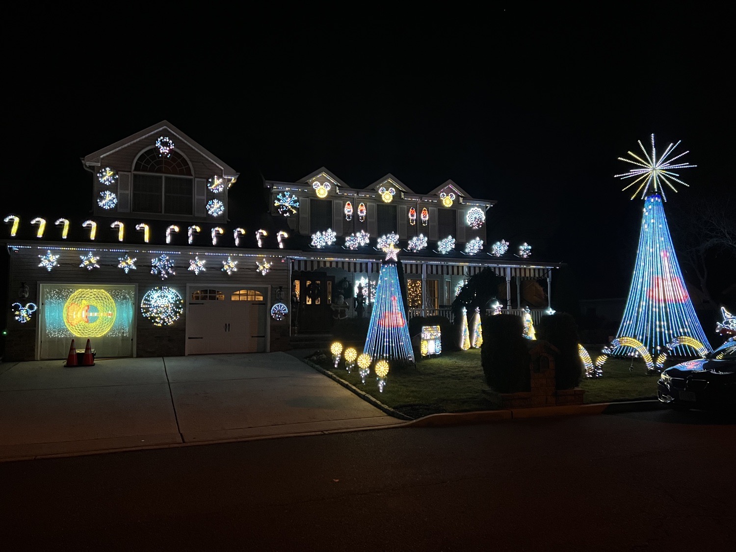 DePasca Family Lights, Christmas lights in Atlantic Highlands, NJ (photo 2)