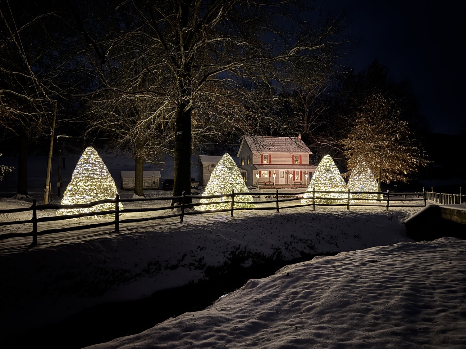 Classic Christmas, Christmas lights in Sunbury, PA (photo 2)