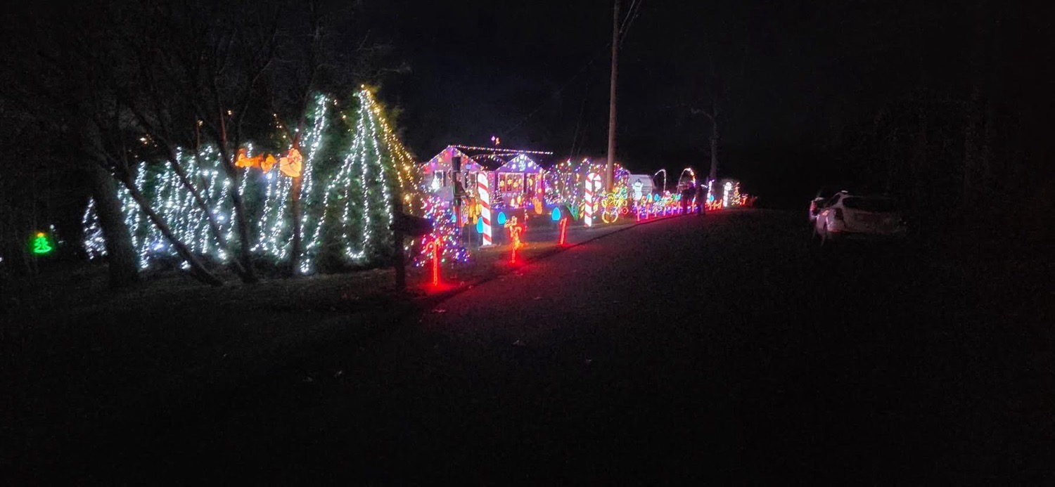 Camp crest, Christmas lights in Monson, MA (photo 2)