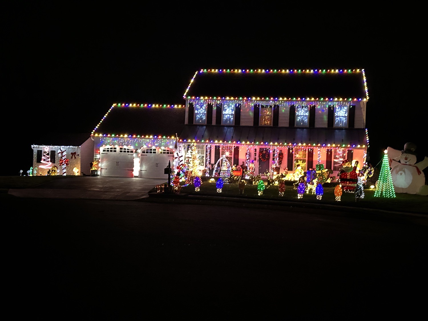 what a silly waste of resources, Christmas lights in Royersford, PA (photo 2)